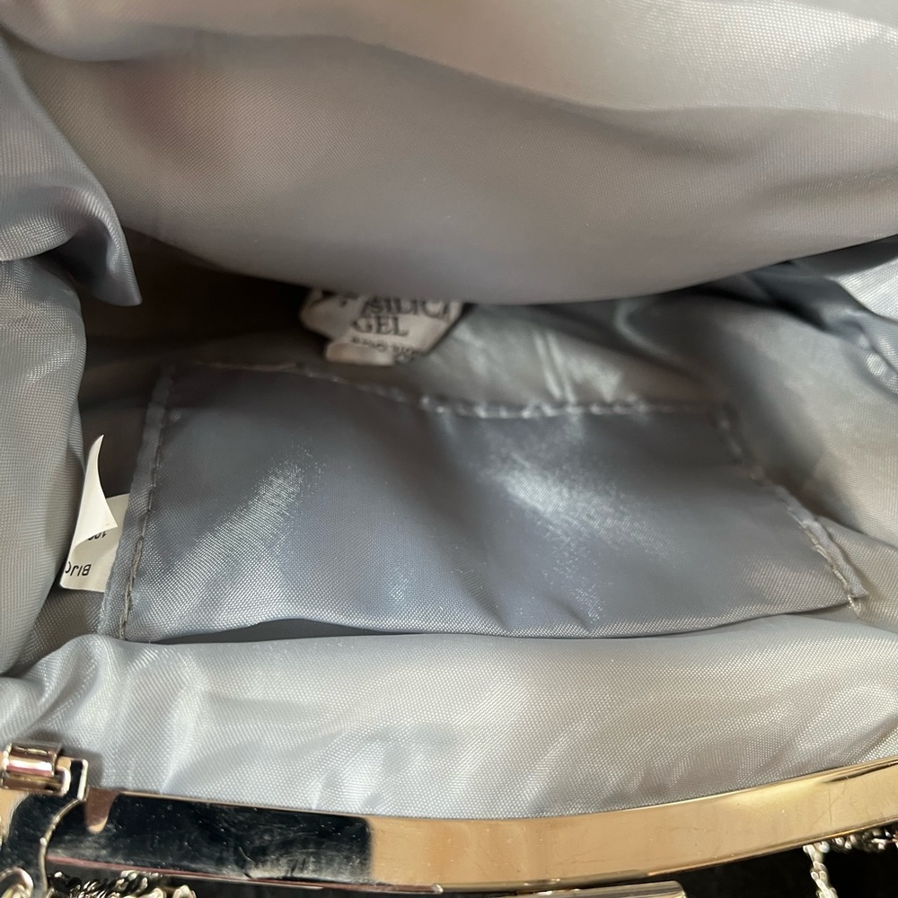 Silver colored BIJOUX TERNER Polyester glam clutch with chain strap, NWT - Picture 5 of 7